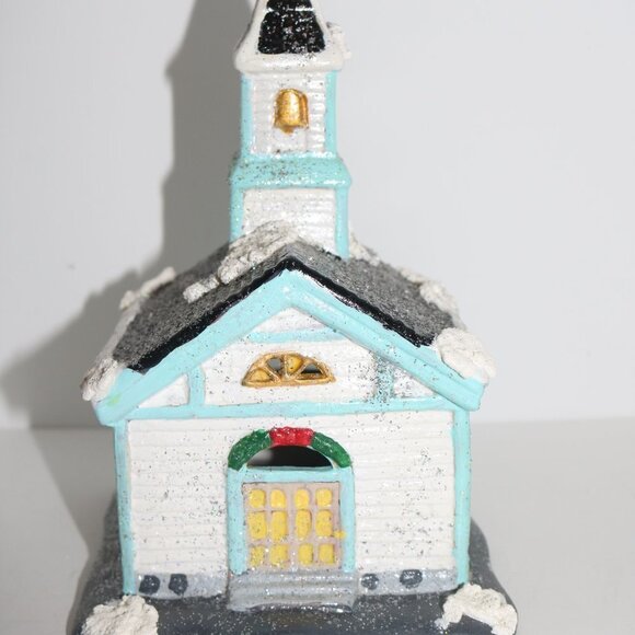 Christmas village church and DOES NOT come with lighted cord - Picture 4 of 8